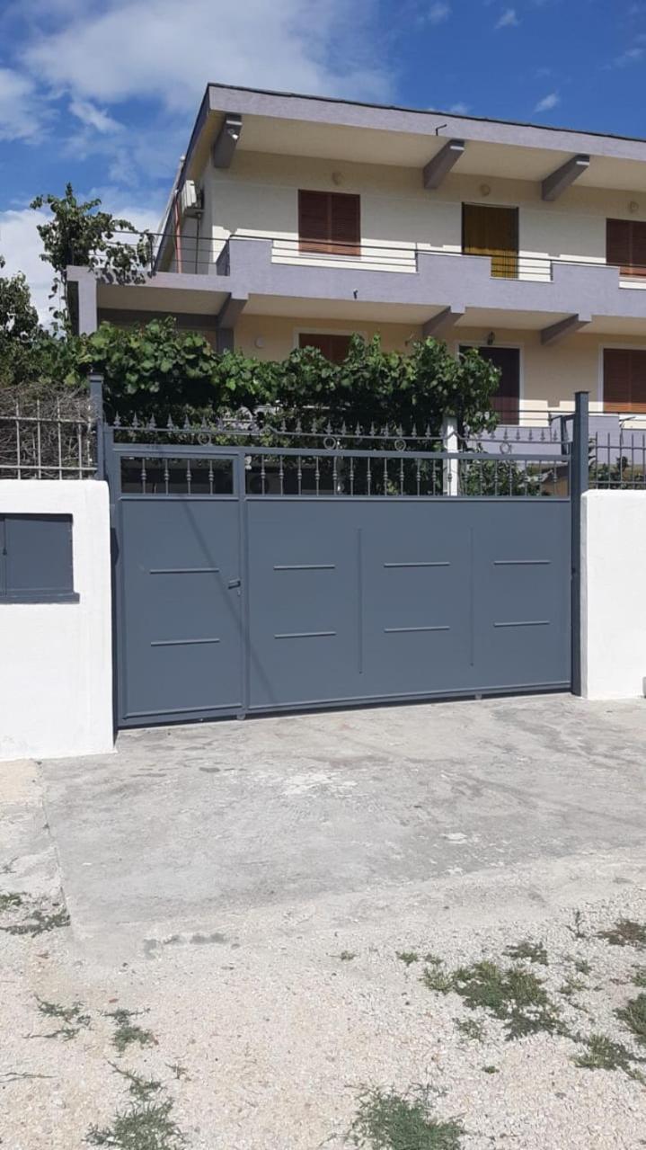 Guest House Emi بيرات المظهر الخارجي الصورة